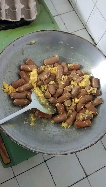 Cooking sausage