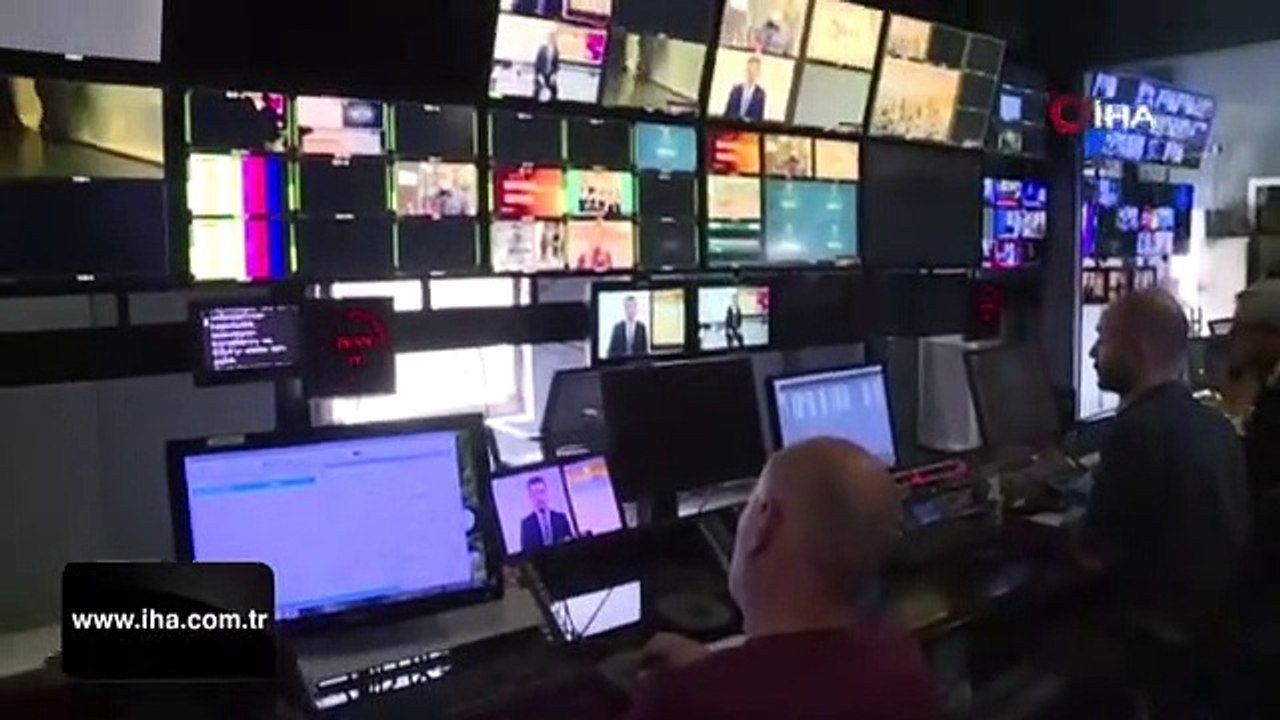 Öğrenciler ekran başına... Uzaktan eğitim sürec...