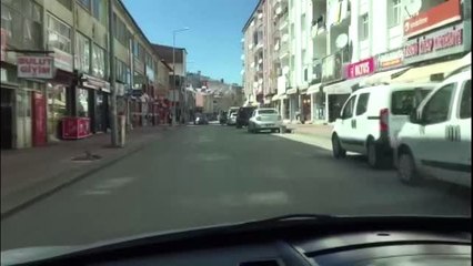 Sokağa çıkan 65 yaş üstü vatandaşlar araçla evlerine bırakıldı