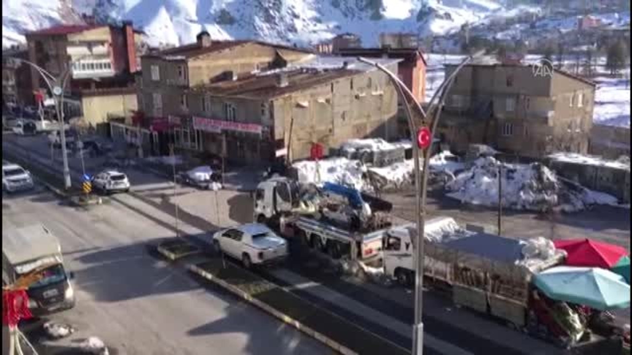 Sokağa çıkan 65 yaş ve üstü bireyler uyarılarak evlerine gönderildi