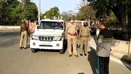 इटावा: जनता कर्फ्यू को सफल बनाने के लिए सड़कों पर निकले अधिकारी