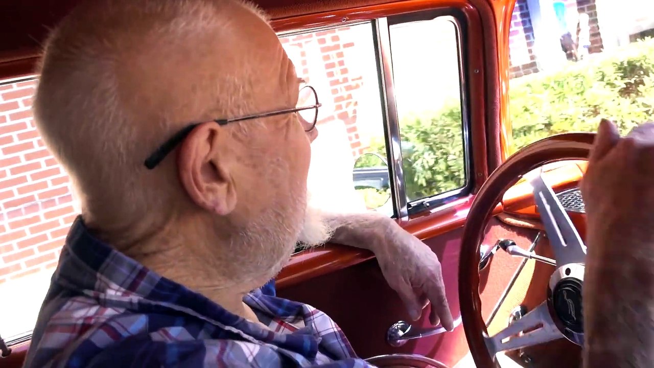 ANGRY GRANDPA HATES THE UNICORN FRAPPUCCINO!