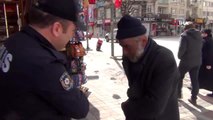 Polis ve zabıta sokaktaki yaşlıların denetimini arttırdı