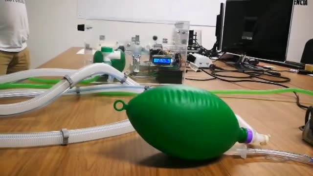 Expertos españoles crean material sanitario y respiradores con impresoras 3D