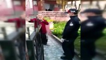 İhtiyacı polis tarafından karşılanan yaşlı bir vatandaş gözyaşlarına hakim olamadı