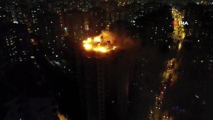 Lüks sitedeki binanın çatısındaki yangın drone ile görüntülendi