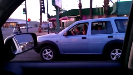 Ce papa laisse le volant à son fils de 10 ans