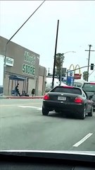 Devinez pourquoi les voitures sont bloquées