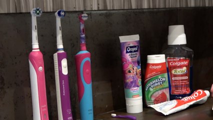 Sophia Brincando com sua Linda Boneca