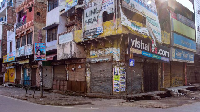 Coronavirus: 16 districts of UP put under locked down