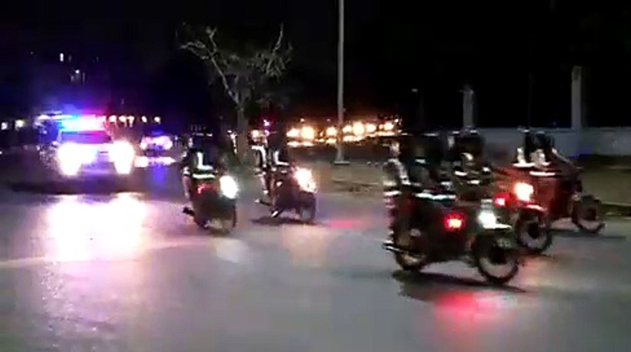 Flag March in Karachi Signals the Start of a 15 Day Lock Down
