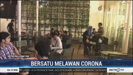 Petugas Bubarkan Kumpulan Warga di Kawasan Blok M