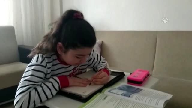 Öğrenciler uzaktan eğitim le ders başı yaptı