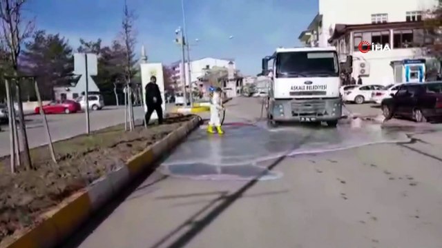 Cadde ve Kaldırımlar dezenfekteli suyla temizlendi