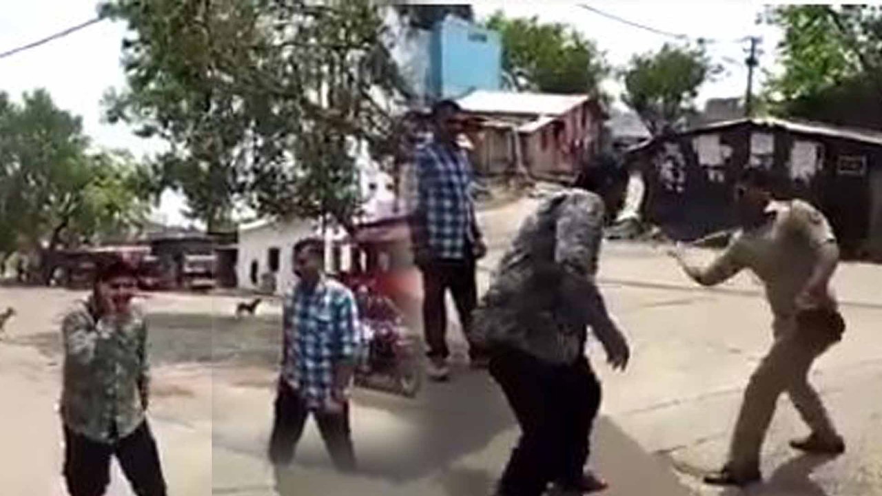 A shopkeeper in Kerala has been trashed by police | Kerela | police | Oneindia kannada