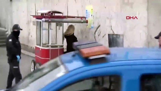 Koronavirüs | Taksim'de karantinadan kaçan kadın yakalandı