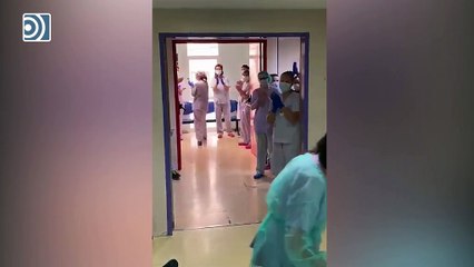Los sanitarios del hosptial general de Castellón celebran la primera salida de la UCI