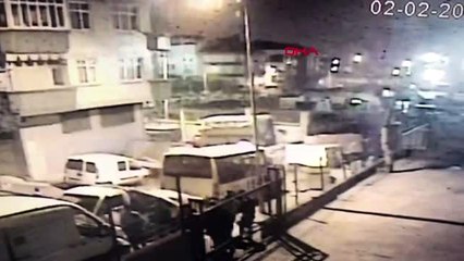 BAYRAMPAŞA'DA GÜRÜLTÜ TARTIŞMASINDA 12 YAŞINDAKİ ÇOCUĞUN VURULMA ANI KAMERADA