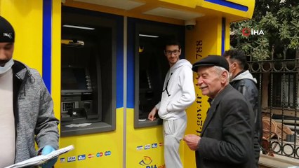 77 yaşındaki dede ikna olmadı, 'Yakışıklı çekilmek' istedi