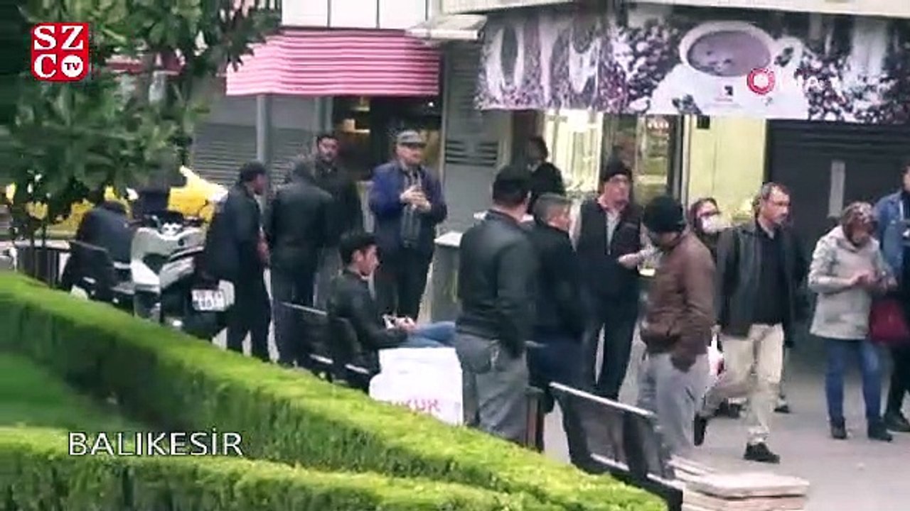 Yurt genelinde bankalar önünde uzun kuyruklar oluştu