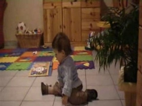 Jarod rampe en avant 15 mois