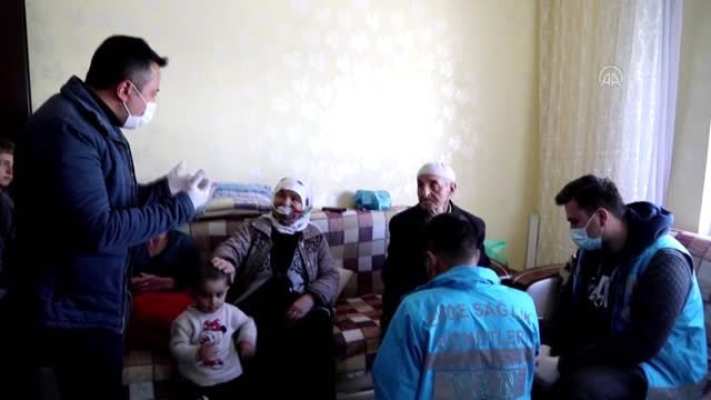 Başkale'de Vefa Sosyal Destek Grubu ndan yaşlılara yardım eli