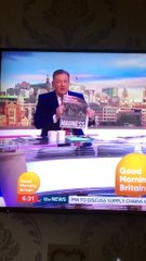 Ünlü sunucudan evde kal çağrılarına kulak asmayanlara: Hepsi moron