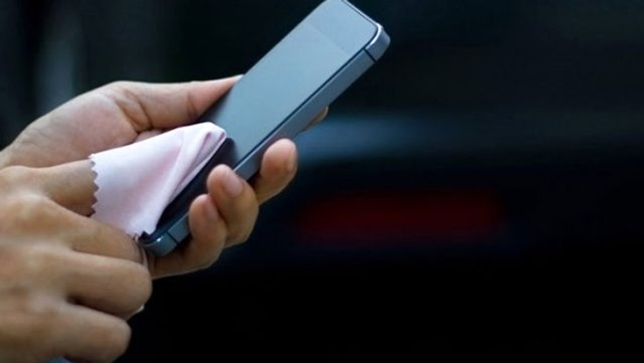 Koronavirüse karşı cep telefonu kulaklıkla kullanılmalı