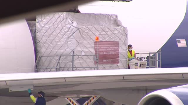 Más de un millón de mascarillas llegan a Zaragoza procedentes de China para ser distribuidas por la empresa fundada por Amancio Ortega