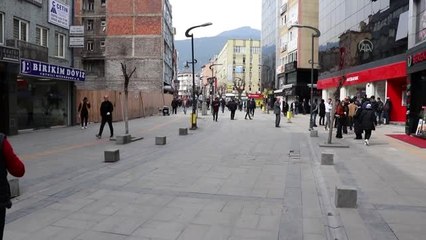 Sokağa çıkan 65 yaş ve üstü vatandaşlar uyarılarak evlerine gönderildi