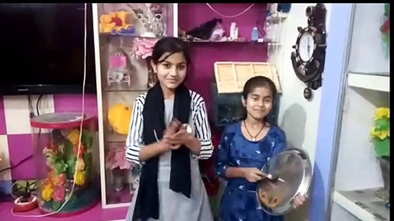 इटावा: दूसरे दिन भी बच्चों ने ताली, थाली बजाकर किया पीएम मोदी का आभार