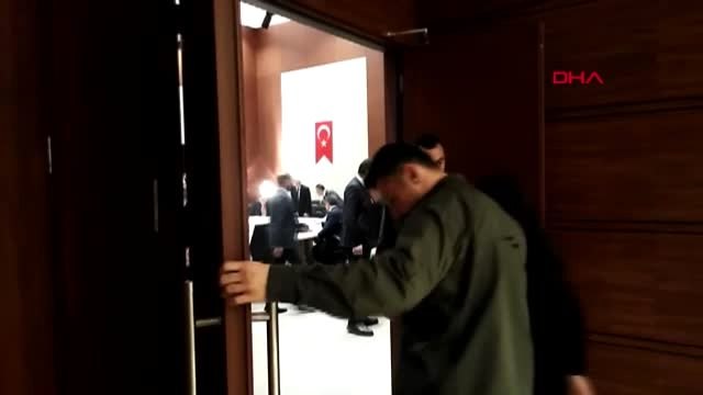 ANKARA SAĞLIK BAKANI KOCA BİLİM KURULU TOPLANTISI İÇİN SALONA GİRİŞ YAPTI