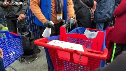 Награда за риск: европейские ритейлеры поднимают зарплату сотрудникам супермаркетов