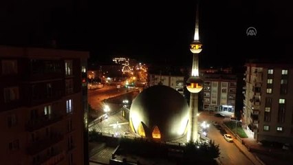 Koronavirüs salgının son bulması için camilerin hoparlöründen dua edildi
