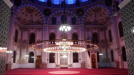 Koronavirüs salgının son bulması için camilerin hoparlöründen dua edildi