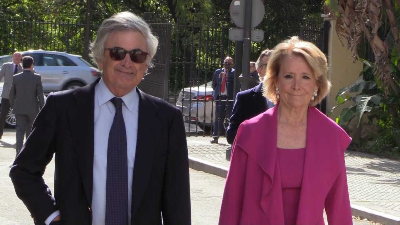 Esperanza Aguirre y su marido reciben el alta hospitalaria