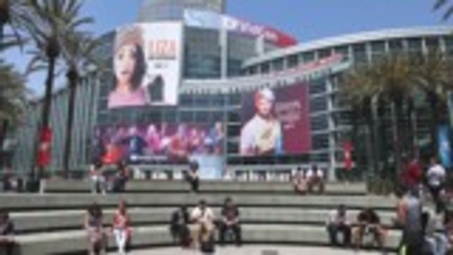 ViacomCBS Cancels Online VidCon Amid Global Coronavirus Pandemic | THR News