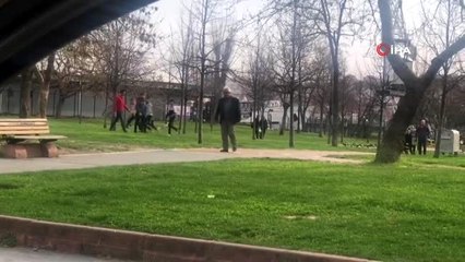 İstanbul'da yasağa uymayan yaşlılar ilginç görüntüler oluşturdu