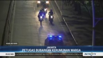 Aparat Gabungan Bubarkan Kerumunan Warga di Jakarta Utara