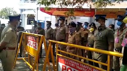 சென்னை தலைமை செயலகத்தில் பணிபுரியும் போலீசாருக்கு கரோனா குறித்த விழிப்புணர்வை இணை ஆணையர் தினகரன் விளக்கி கூறினார்!