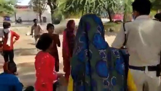 देवासः पुलिस विभाग ने लोगों को वितरित की भोजन सामग्री