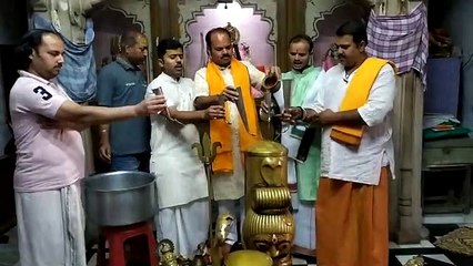 मथुरा: पाठ-पूजा कर भगवान शिव से की प्रार्थना