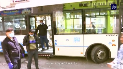 عمليات تحميل الخبز لتوزيعه على المواطنين في عمّان رفقة الجيش والأمن والدرك