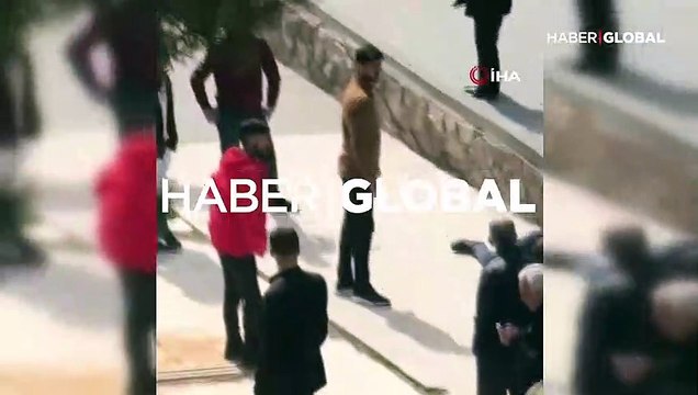 Bir anda fenalaşarak yere yığıldı... Virüs endişesiyle kimse yanına yaklaşamadı