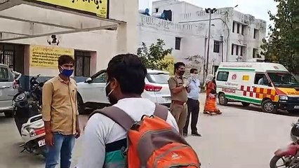 रसूलाबाद: अस्पताल में मरीजों के परीक्षण के दौरान कम पड़ा स्टाफ