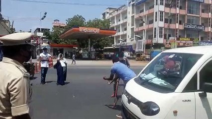 Coronavirus lockdown: Task force police beaten up law breakers in Vijayawada