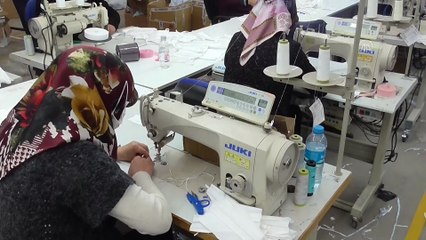 Öğretmen ve öğrenciler yıkanabilir koruyucu maske üretiyor - KONYA
