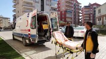 Van'da belediye sağlık ekipleri hastaların yardımına koşuyor