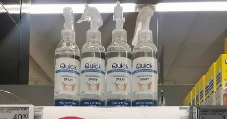 Au Danemark, un supermarché a trouvé une astuce pour empêcher ses clients de vider les rayons de gels hydroalcooliques