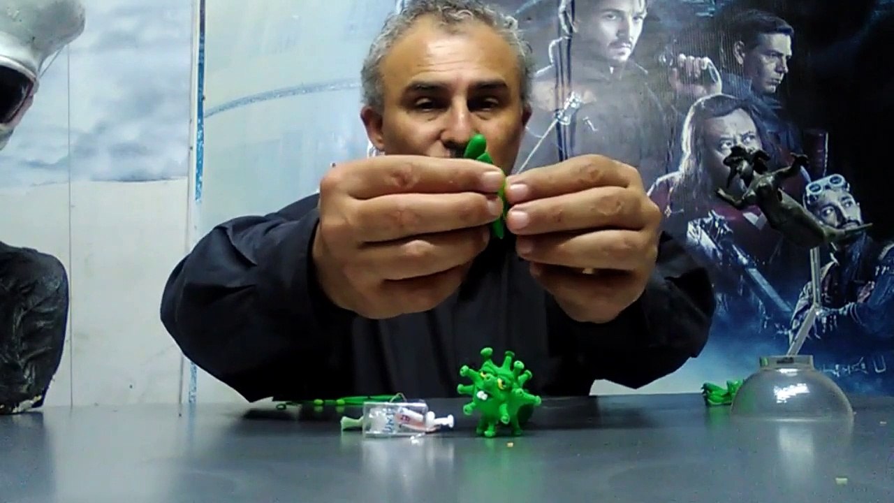 Aldo Sanchez Haciendo un Saltamontes Modelando un mundo mejor